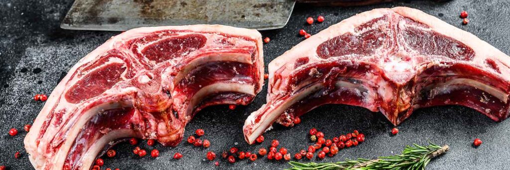 Variedad de cortes de carne menos conocidos listos para ser cocinados en una aventura culinaria